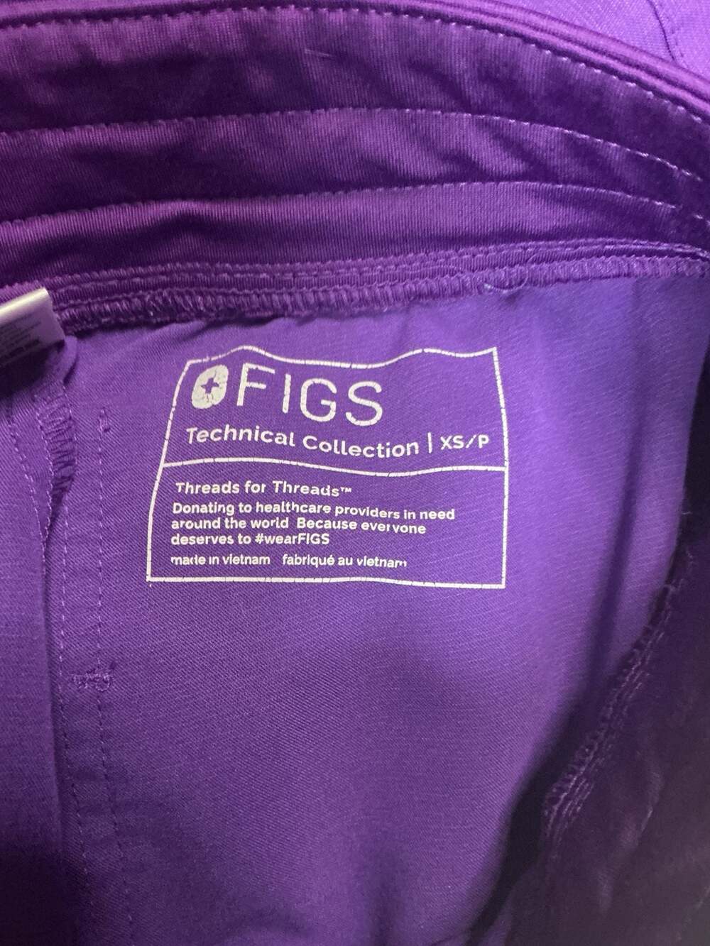 FIGS Discontinued Ultra Violet Women's Scrub Set Catarina top Zamora joggers - Picture 5 of 11